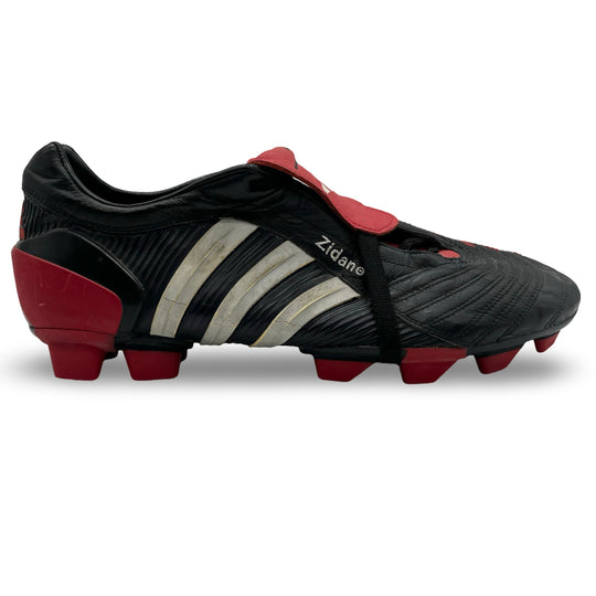 Adidas Predator Pulse usada por Zinedine Zidane en partidos de la temporada 2004/05 y la Eurocopa 2004 firmada