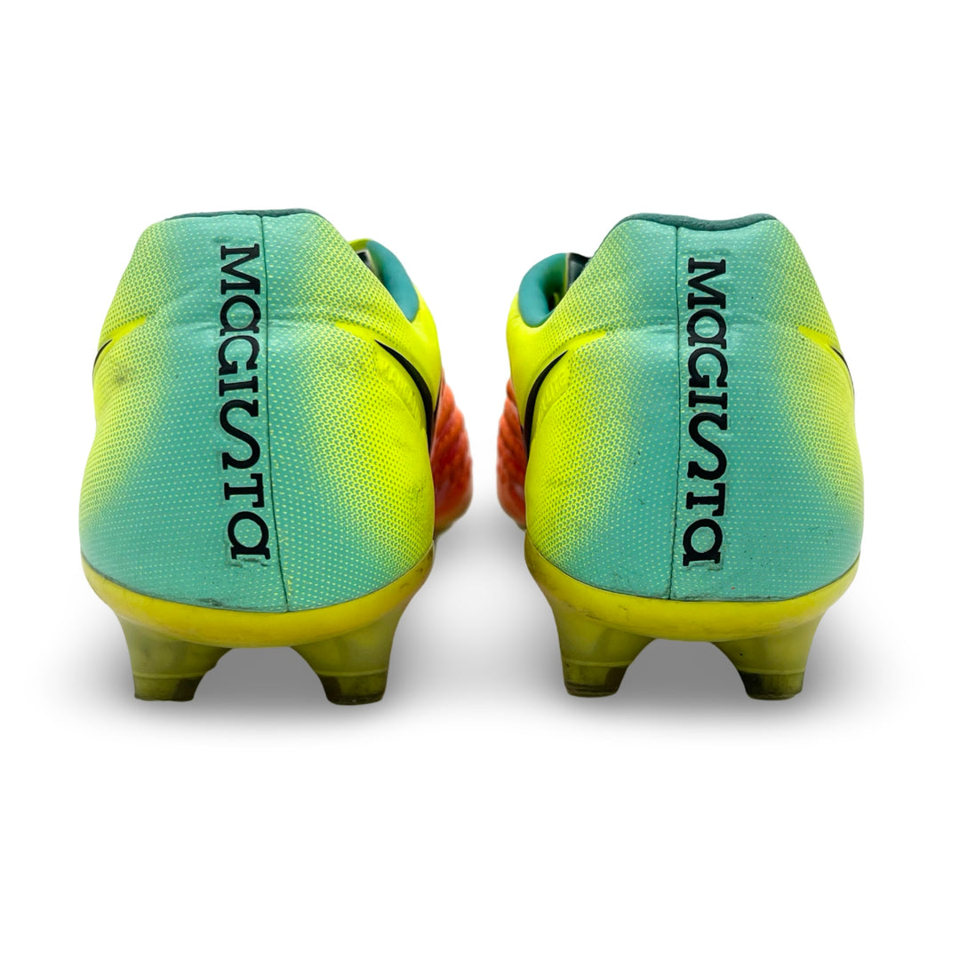 Sead Kolasinac比赛穿耐克Magista Opus