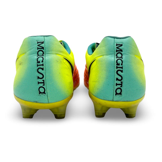 Sead Kolasinac比赛穿耐克Magista Opus