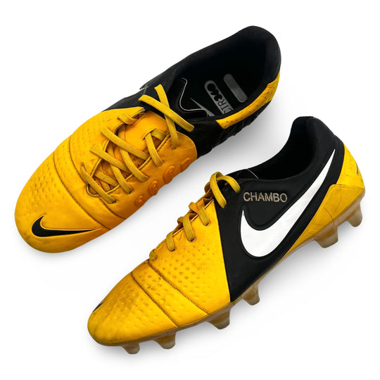 Alex Oxlade-Chamberlain Match Worn Nike CTR360 Maestri III 2012/13