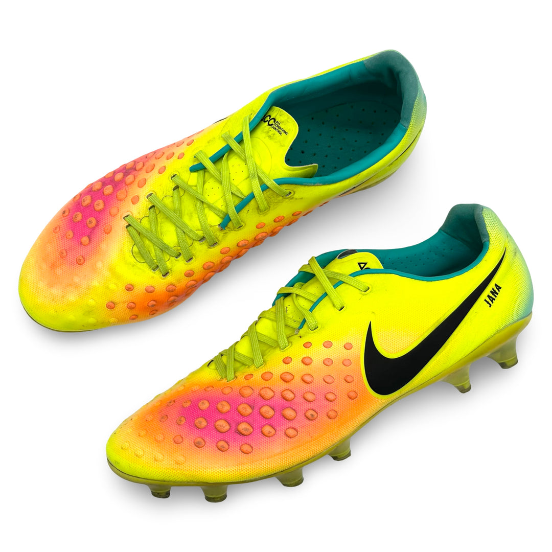 Sead Kolasinac比赛穿耐克Magista Opus