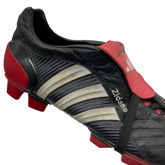 Adidas Predator Pulse usada por Zinedine Zidane en partidos de la temporada 2004/05 y la Eurocopa 2004 firmada