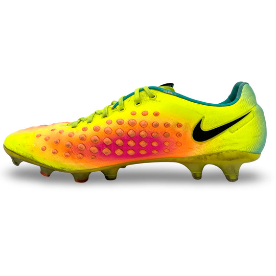 Sead Kolasinac比赛穿耐克Magista Opus