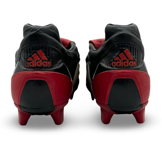 Adidas Predator Pulse usada por Zinedine Zidane en partidos de la temporada 2004/05 y la Eurocopa 2004 firmada