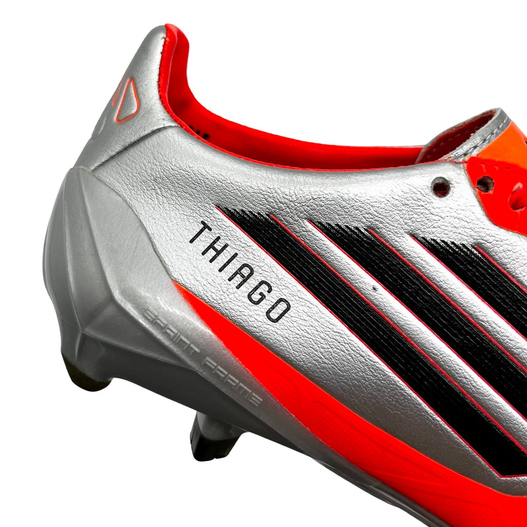 Adidas F50 Adizero, usada en partidos, con doble firma y fotocombinada por Lionel Messi, año récord de 91 goles, 2012