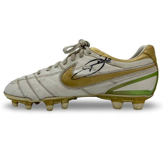 Andrea Pirlo usado em jogo, 1 gol marcado e 3 assistências, dupla assinatura, Nike Tiempo Air Legend com foto combinada - 2007/08