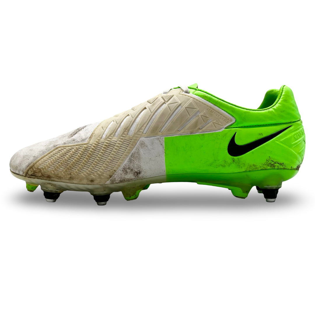 Wayne Rooney Match Worn Nike T90 Laser IV 2012/13