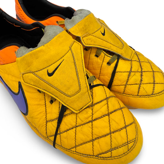 Francesco Totti Match Worn, 3 Goals Scored Inc. 299th Career Goal, Photo-Matched Nike Tiempo Legend V - 2014/15