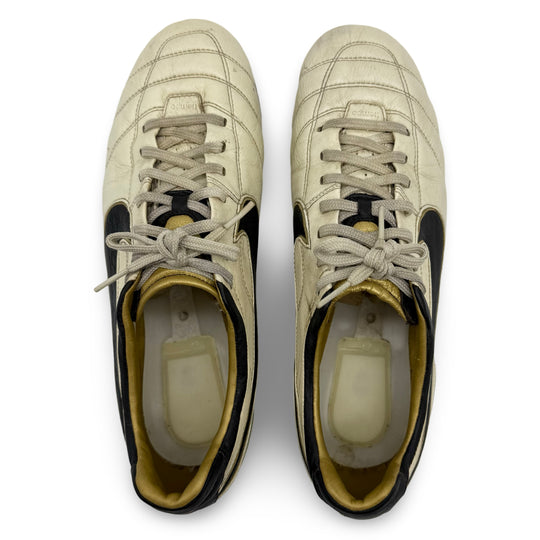 Nike Tiempo Air Legend (2008/09), usada por Andrea Pirlo en partidos, 1 gol marcado y fotocombinada