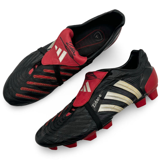 Adidas Predator Pulse usada por Zinedine Zidane en partidos de la temporada 2004/05 y la Eurocopa 2004 firmada