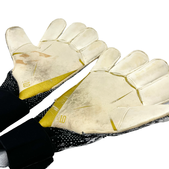 David De Gea Match Worn Adidas Predator SMU Pro Goalkeeper Gloves 2020/21