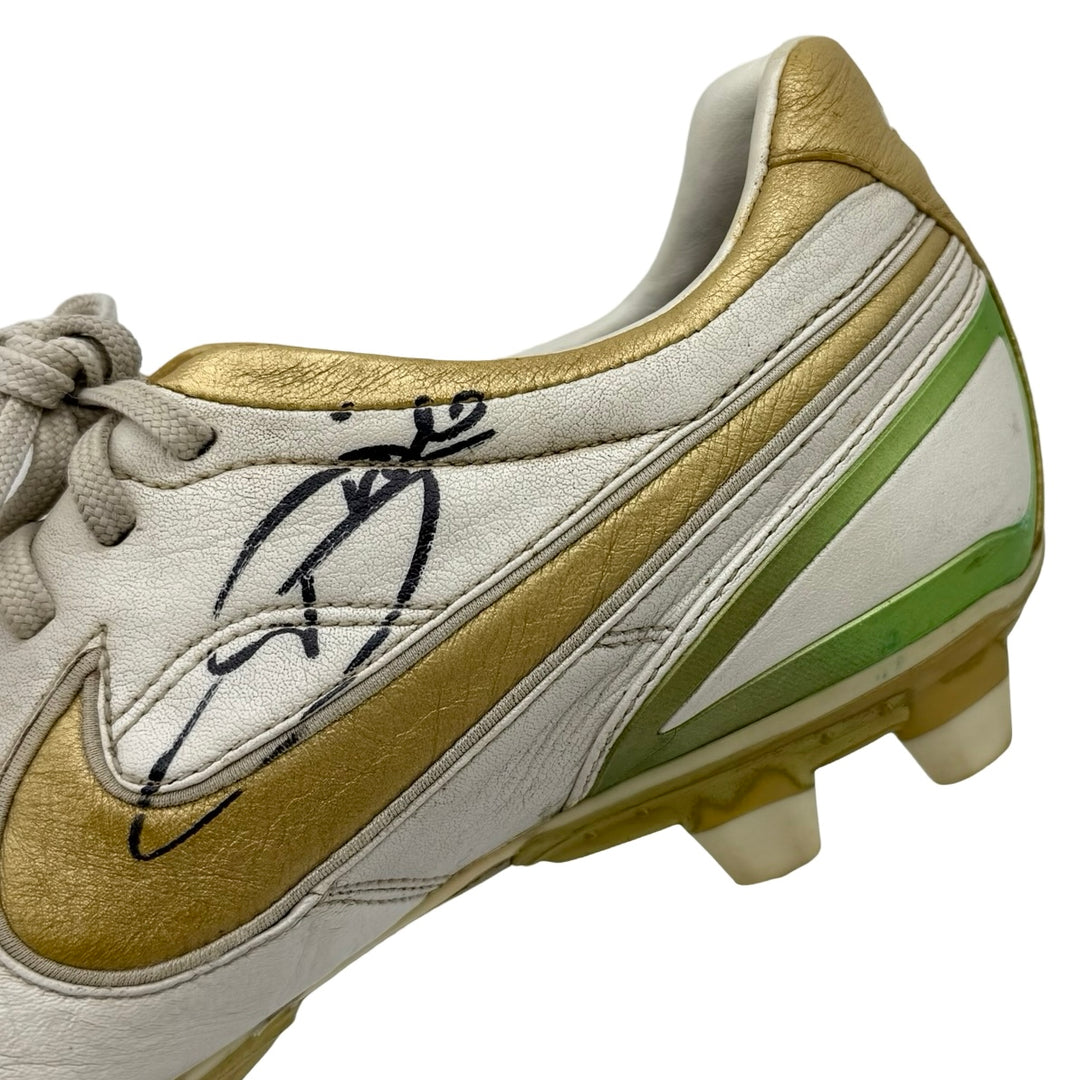 Andrea Pirlo usado em jogo, 1 gol marcado e 3 assistências, dupla assinatura, Nike Tiempo Air Legend com foto combinada - 2007/08