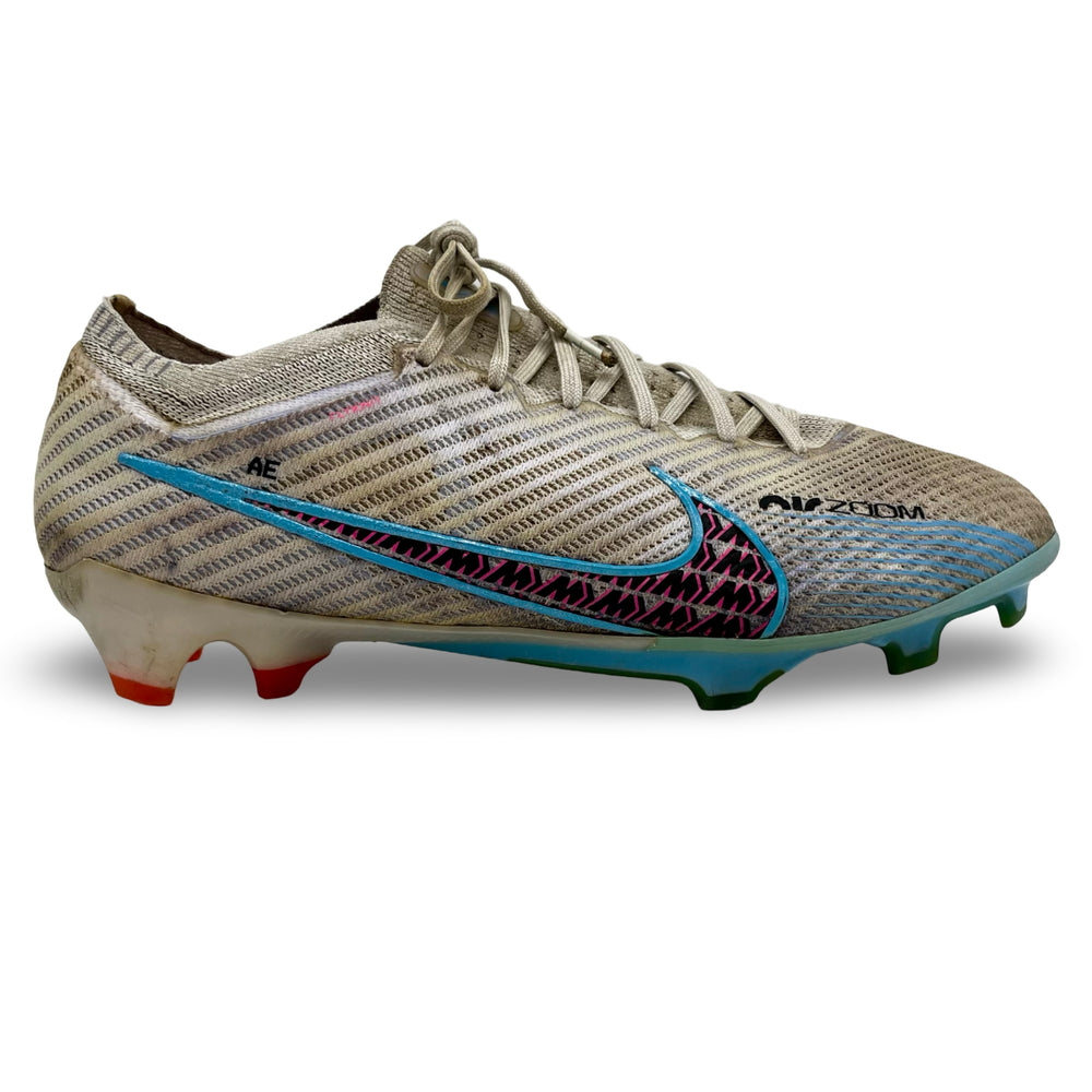 أنتوني إلانجا يرتدي حذاء Nike Mercurial Vapor 15 Elite في موسم 2022/23