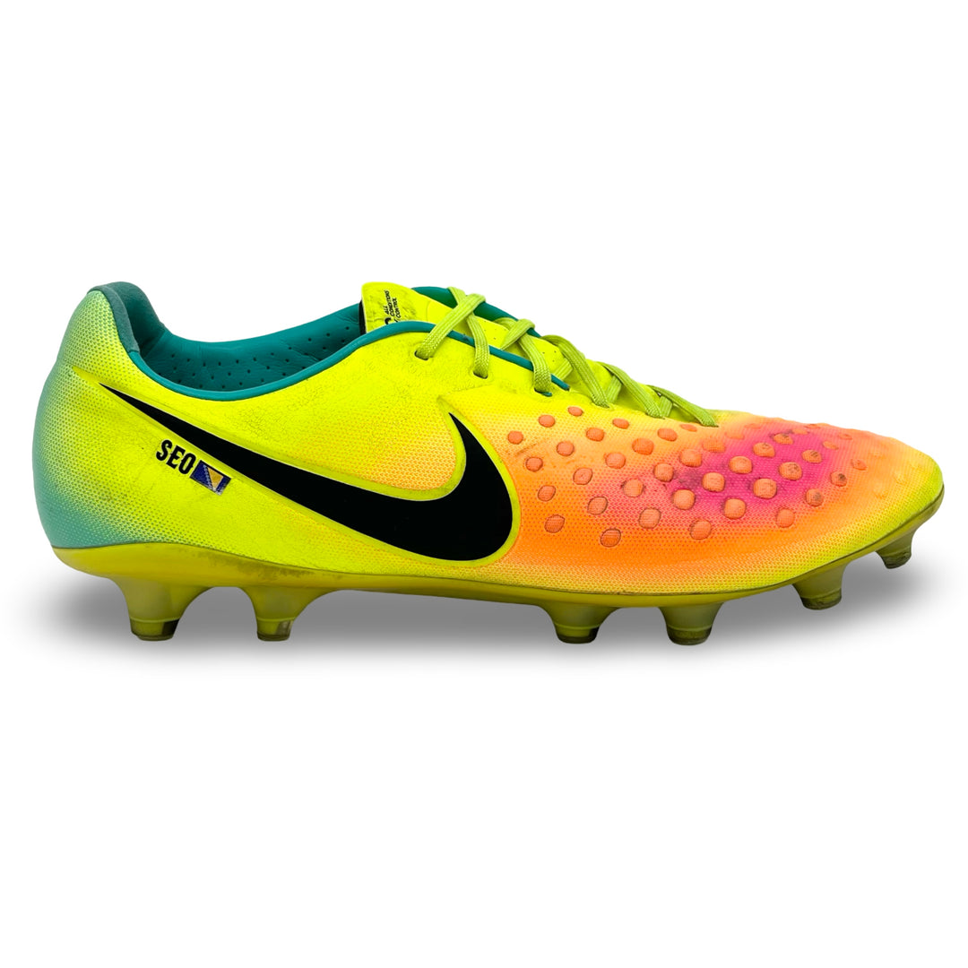 Sead Kolasinac比赛穿耐克Magista Opus