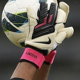 Alisson becker hot sale nike gloves