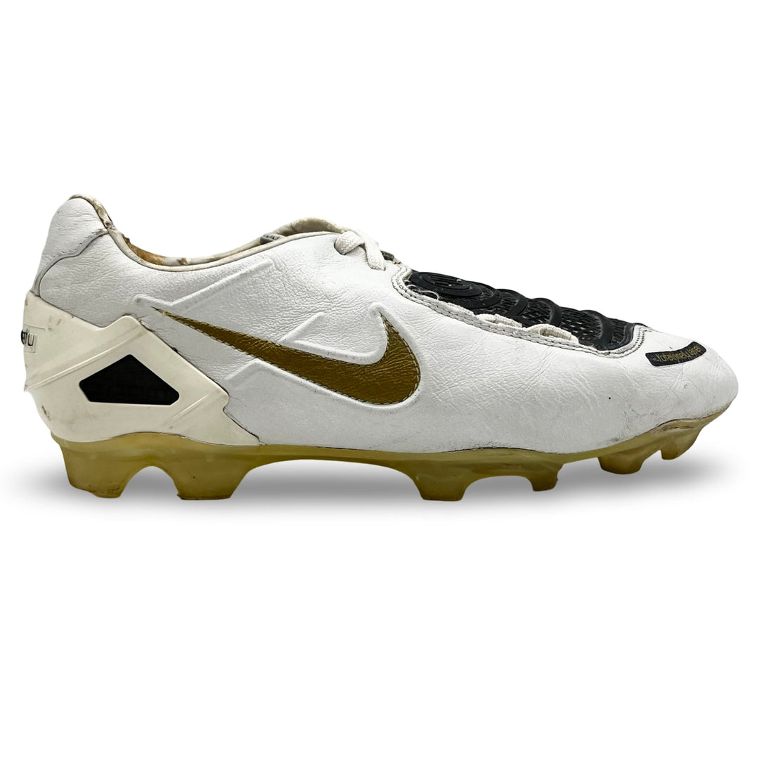 Claude Makélélé Match Worn Nike T90 Laser 1 2007/08