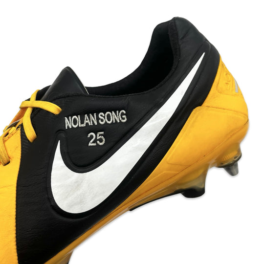 Alex Song Match Worn Nike CTR360 Maestri III 2012/13