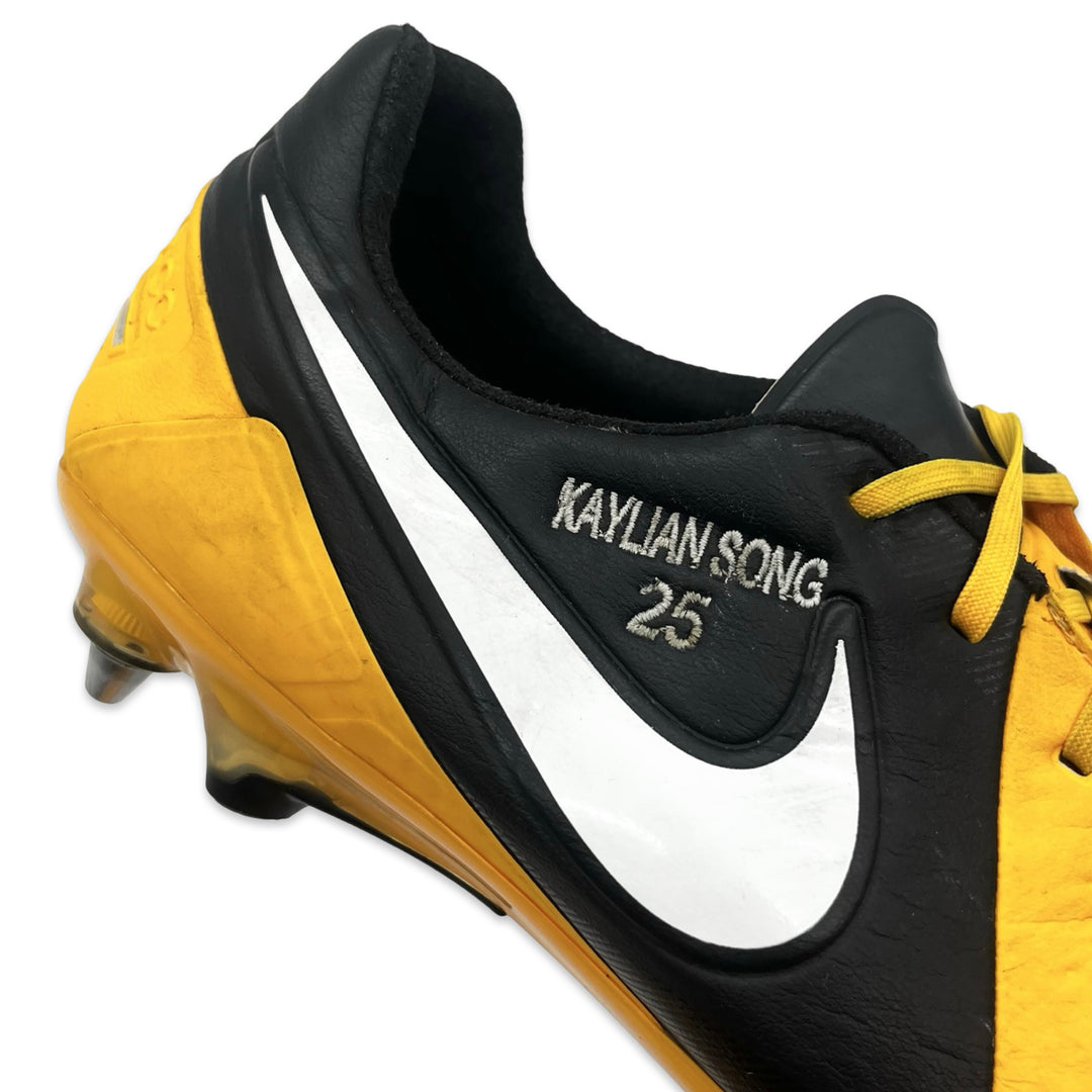 Alex Song Match Worn Nike CTR360 Maestri III 2012/13