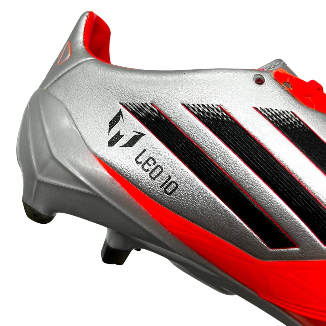 Adidas F50 Adizero, usada en partidos, con doble firma y fotocombinada por Lionel Messi, año récord de 91 goles, 2012