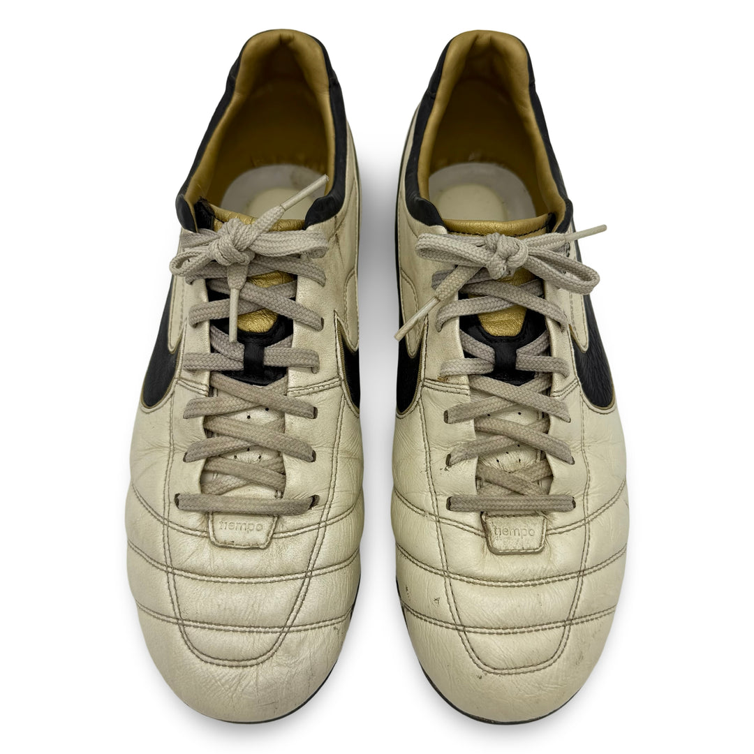 Nike Tiempo Air Legend (2008/09), usada por Andrea Pirlo en partidos, 1 gol marcado y fotocombinada