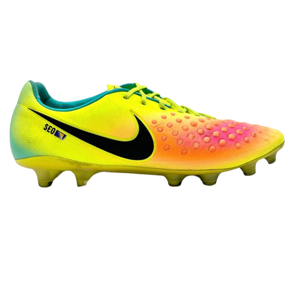 Sead Kolasinac比赛穿耐克Magista Opus