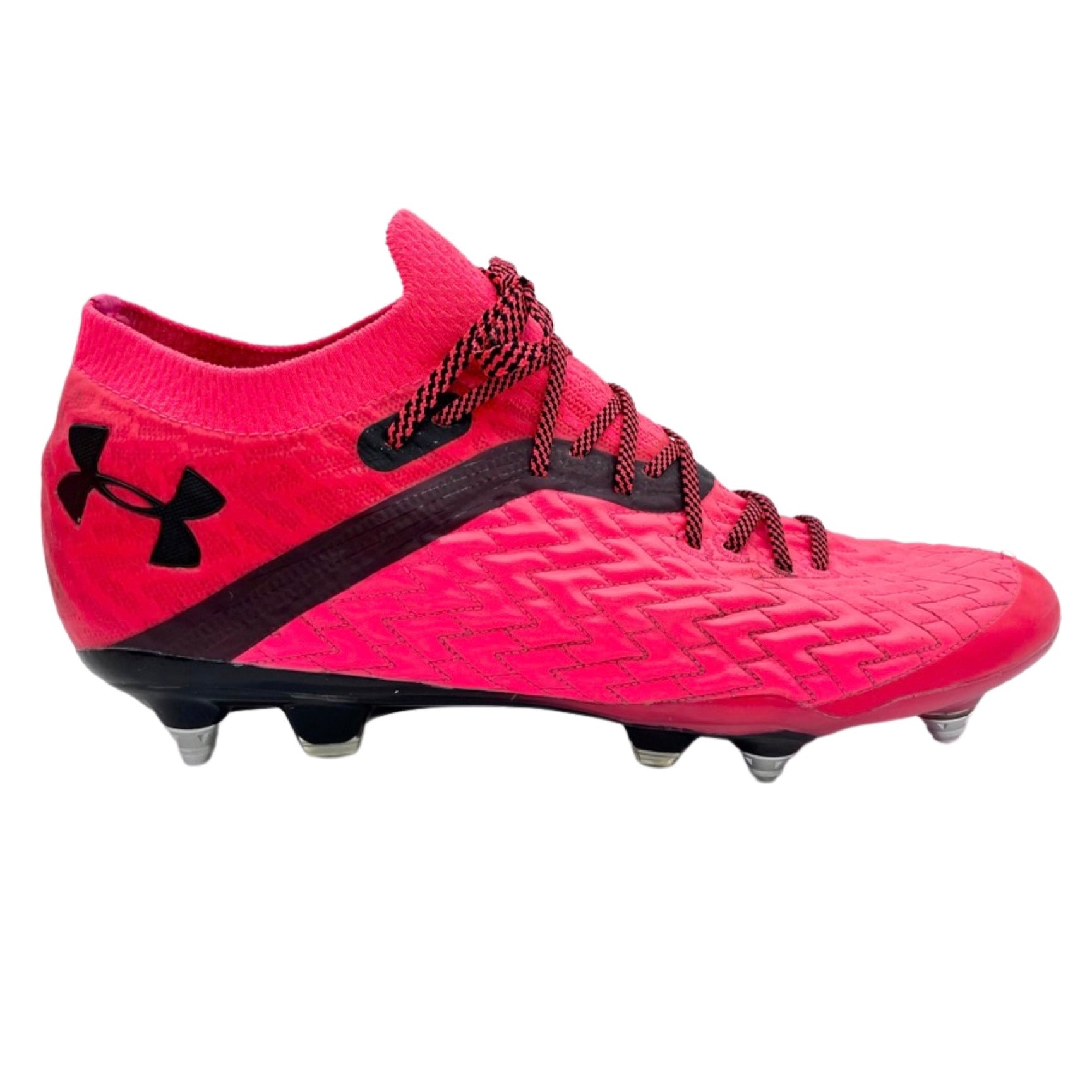 Red under deals armour soccer cleats