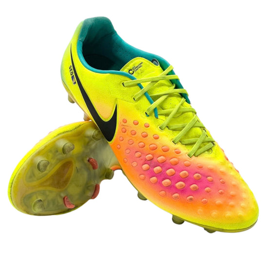 Sead Kolasinac比赛穿耐克Magista Opus