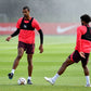Joel Matip treina calções Nike Dri-Fit ADV Liverpool FC usados