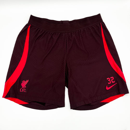 Joel Matip treina calções Nike Dri-Fit ADV Liverpool FC usados