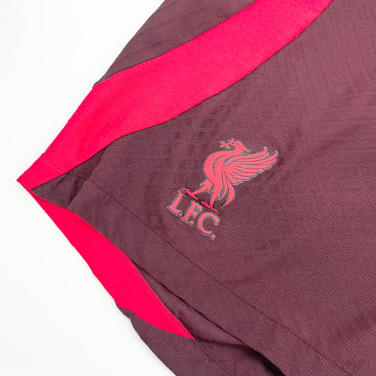 Joel Matip treina calções Nike Dri-Fit ADV Liverpool FC usados